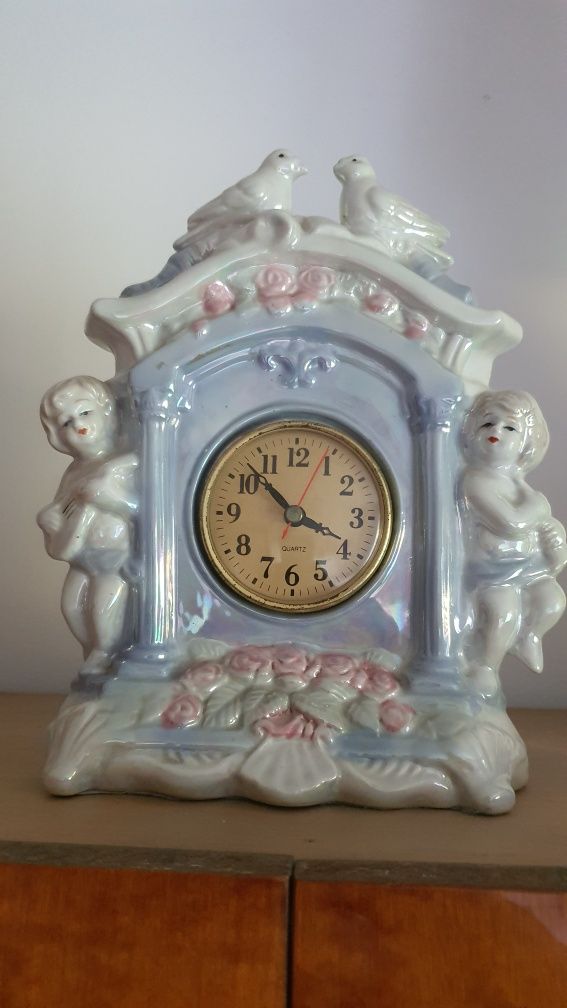 Zegar dekoracyjny gołąbki, aniołki 28x22 cm