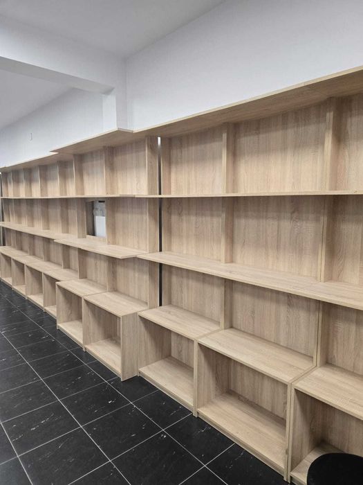 Wyposażenie sklepu odzieżowego -regały, stojaki, kosze, wieszaki