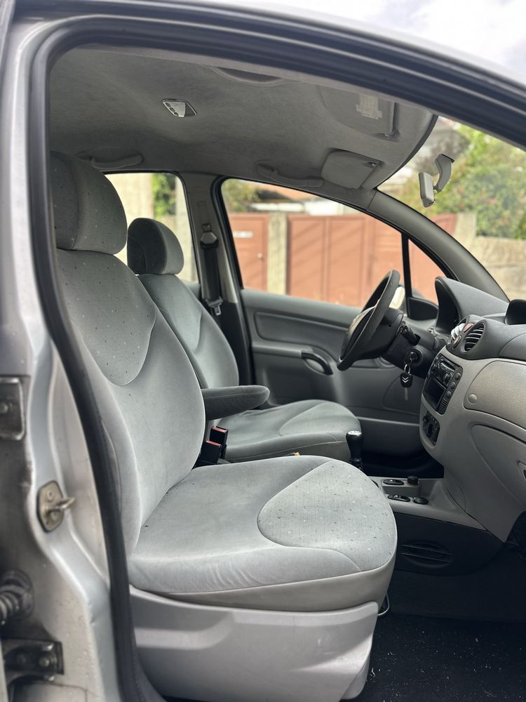 Citroen C3 1.4 HDI 5 Lugares 2002 ( Ar Condicionado )