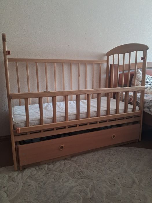 Дитяче ліжко "Наталка" з висувною шухлядою та маятниковим механізмом