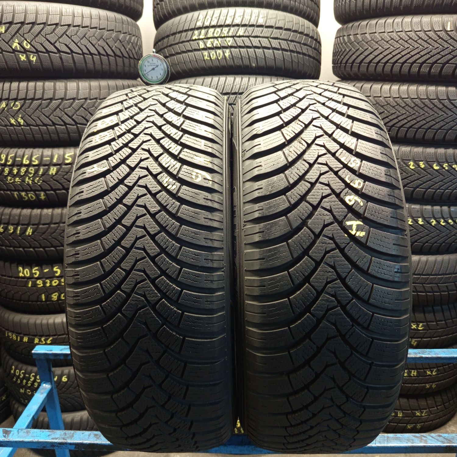 205/60R16 Falken EuroWinter Hs01