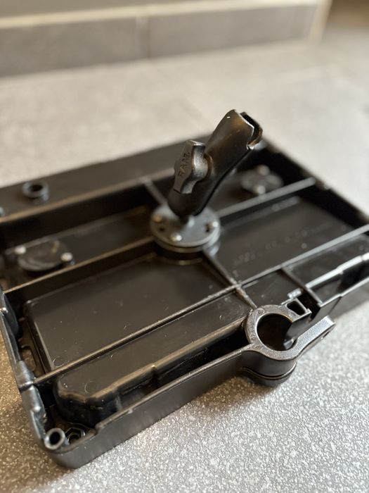 Ram Mont magnetyczny stolik wedkarski na przynęty