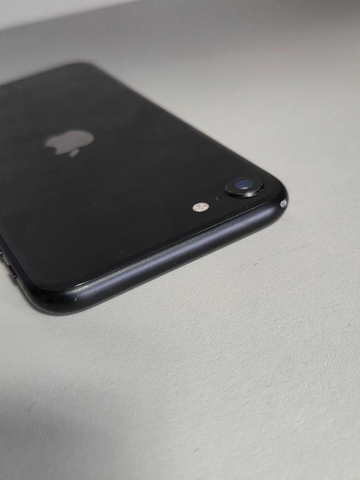 Telefon IPhone SE 2020