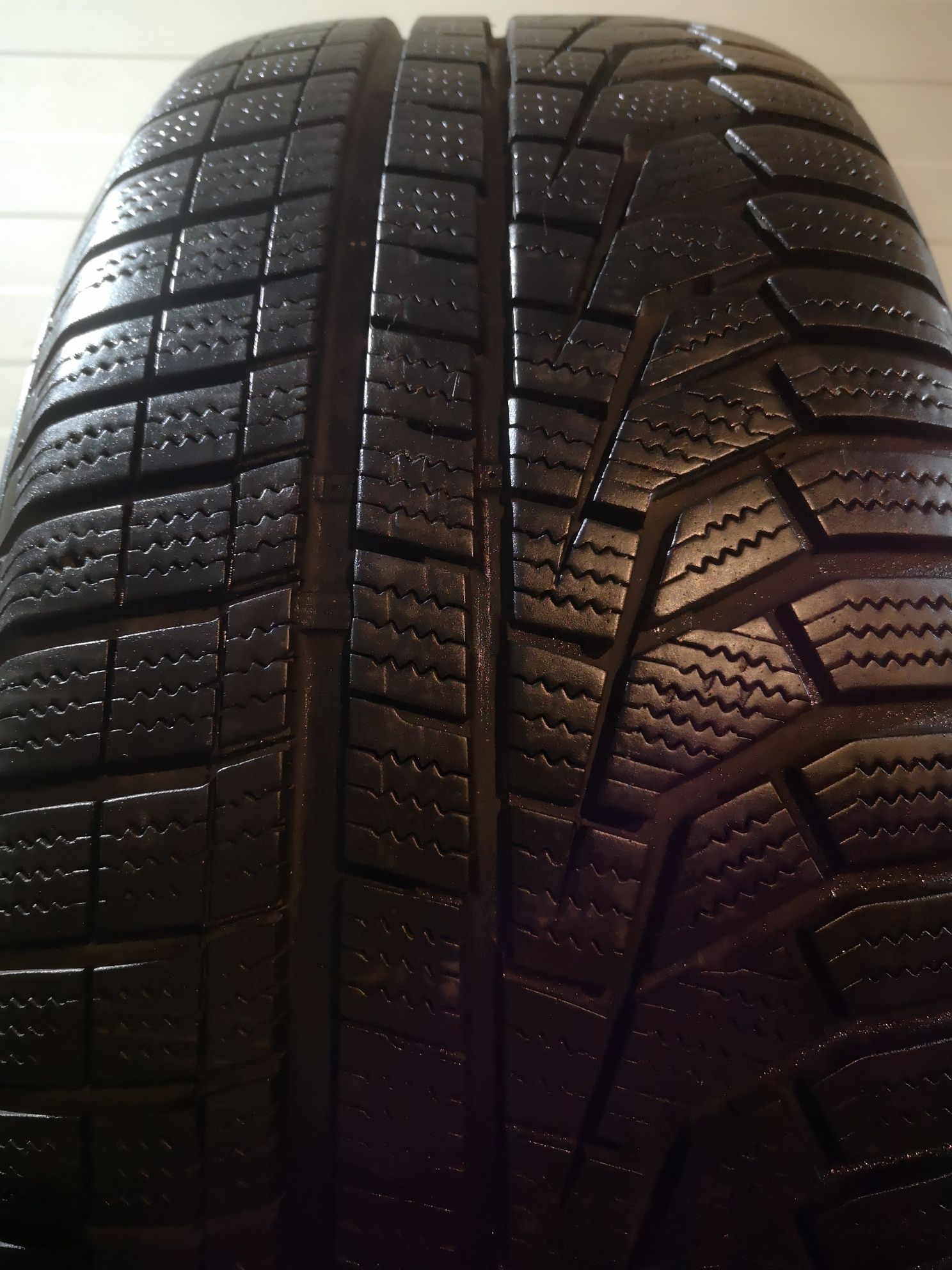 Opona zimowa Hankook winter Icept 225 50r17