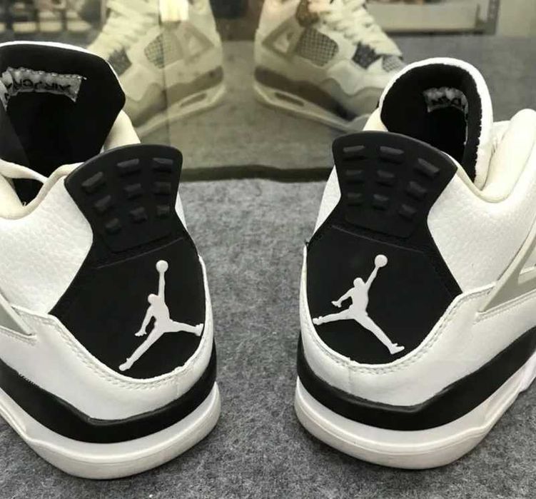 Buty-Trampk-Jordan Air Jordan 4 retro "military black"R.40