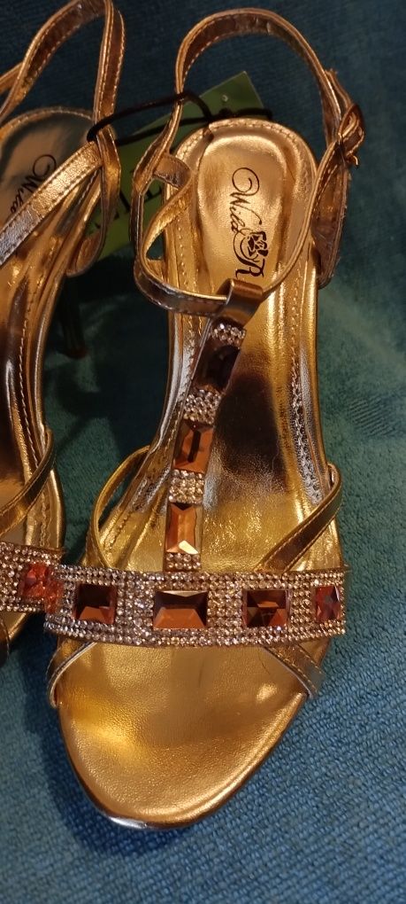 Buty na imprezę nowe złote rozmiar 37 wkładka 24