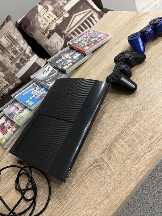 Ps3 Super Slim ( konsola, 2 pady, gry i kable )