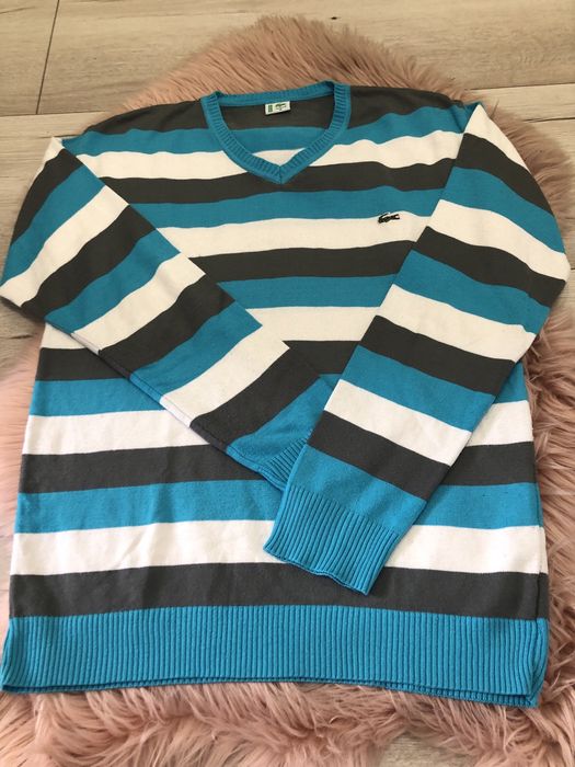 Sweter w serek Lacoste