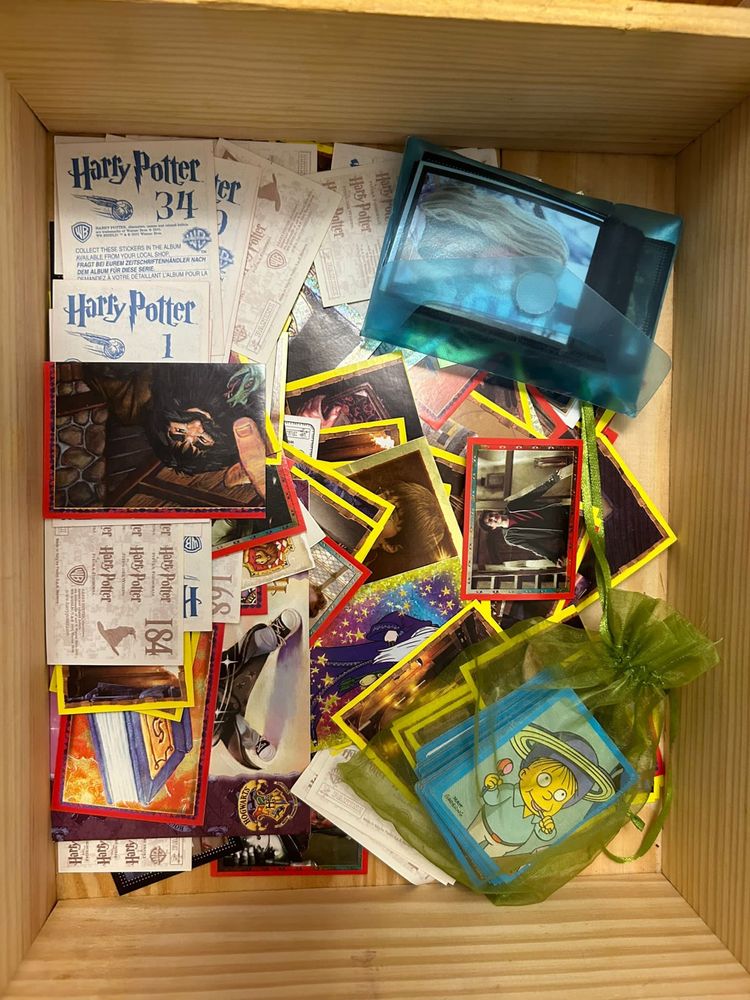 Cadernetas e cromos antigos - Harry Potter, Simpsons, Hannah Montana