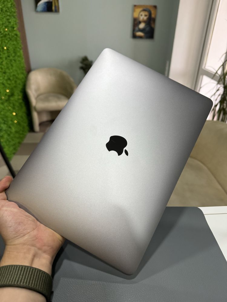 MacBook Air (Retina, 13-inch, 2019), core i5, Space Gray