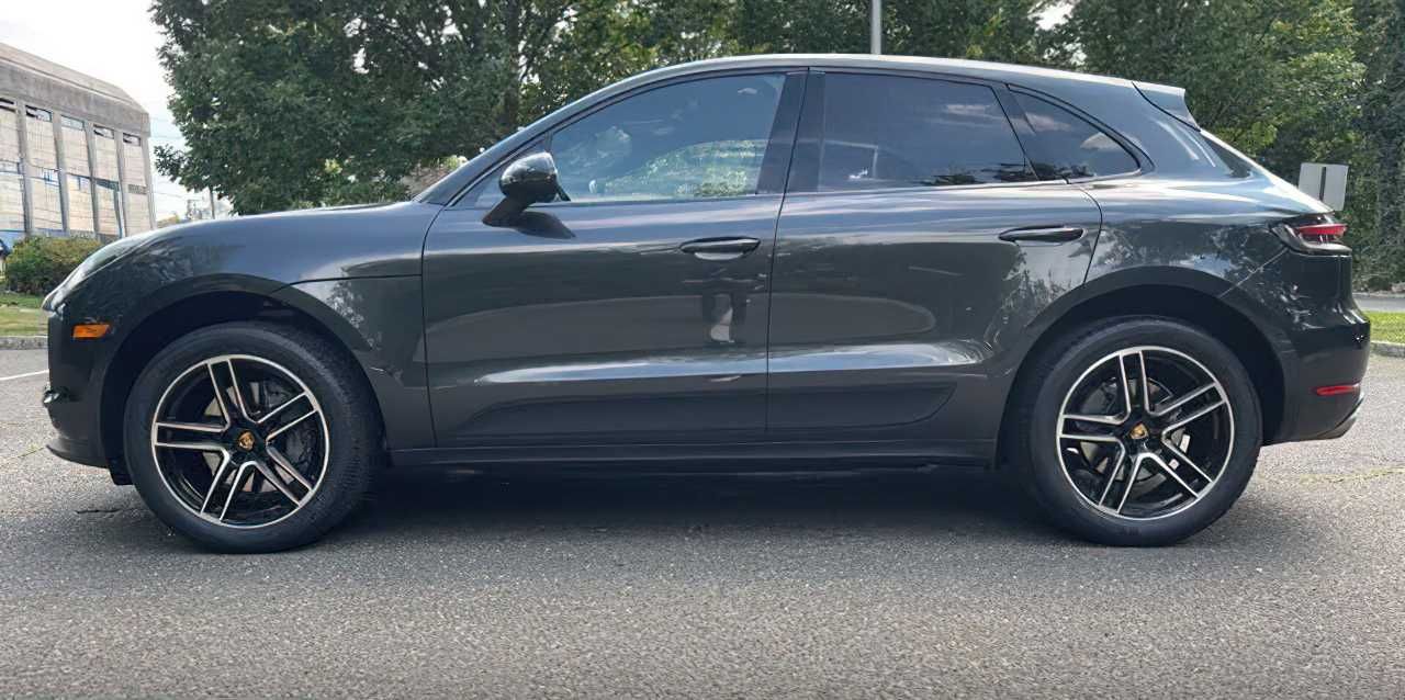 Porsche Macan S      2020