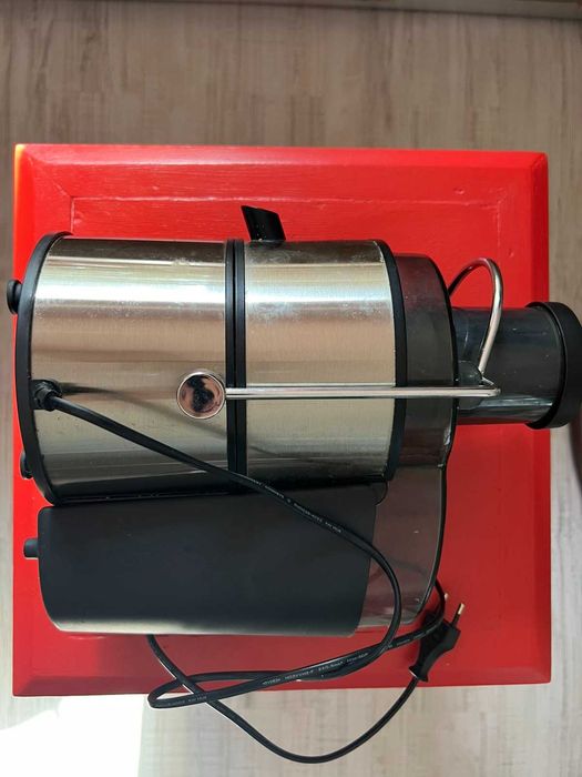 Соковыжималка центробежная Мощность: 600 Вт SCARLETT SC-016