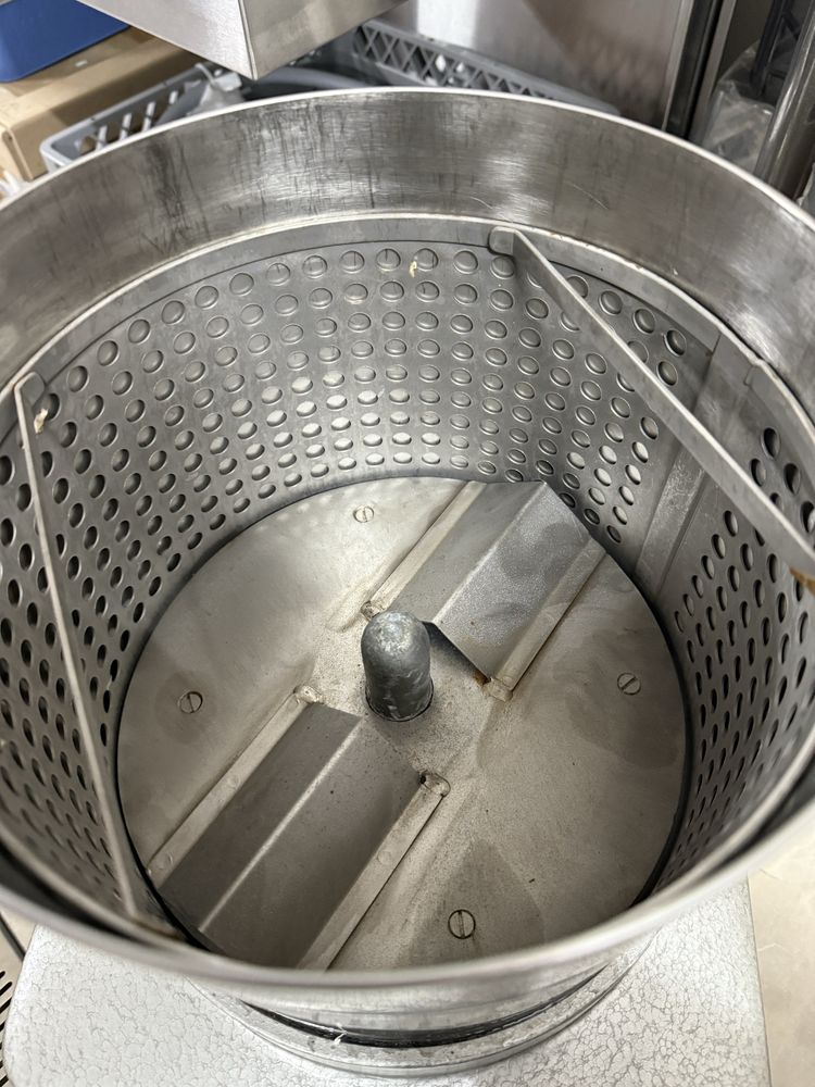 Maquina de descascar alhos de 3 a 5 kg muito nova