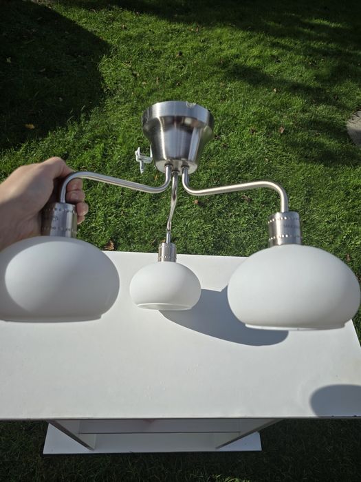Lampa wisząca 3 klosze w żarówkami stan bardzo dobry