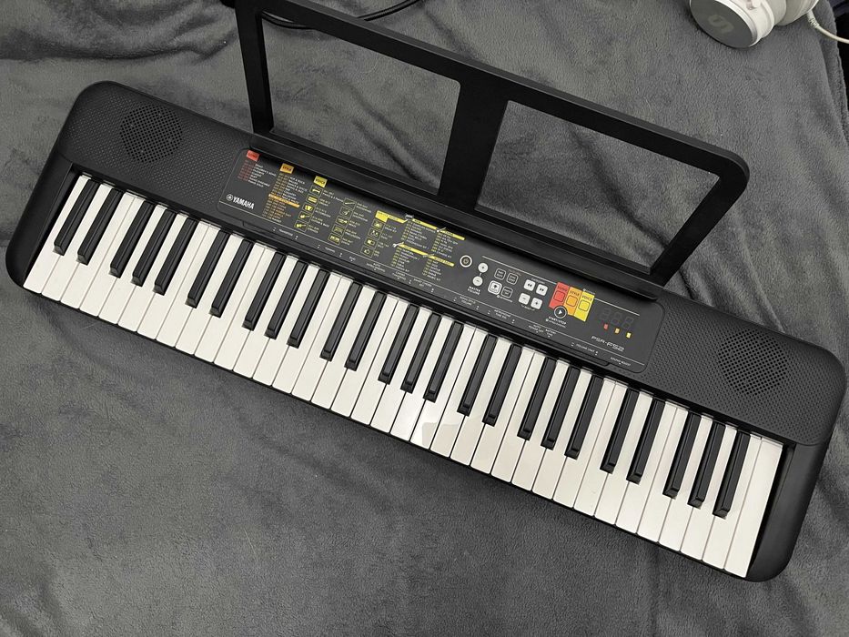 yamaha keyboard pianino PSR F52