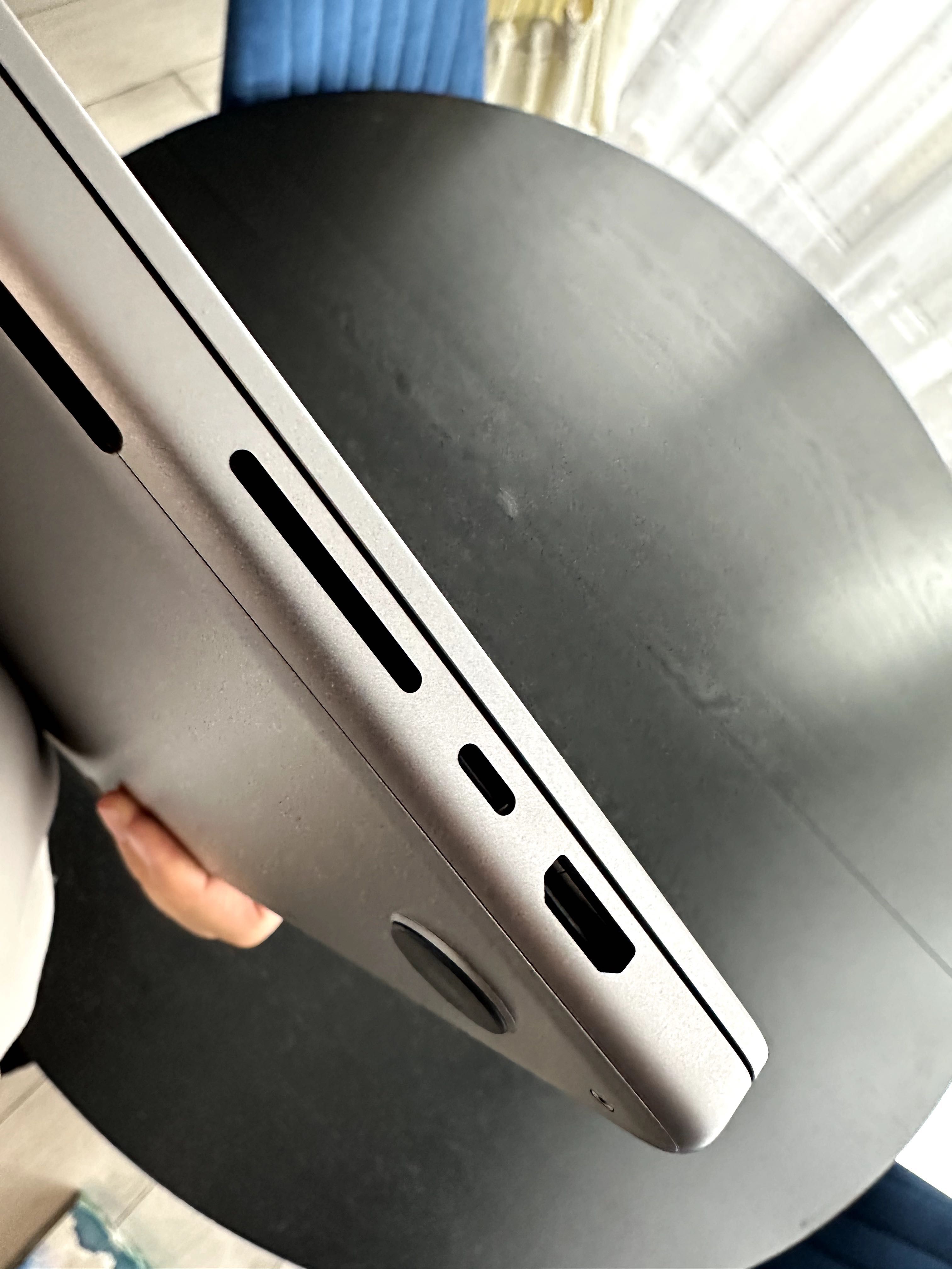 MacBook Pro 16" M1 Max/64 GB RAM/1 TB – jak nowy! 80 cykli ładowania