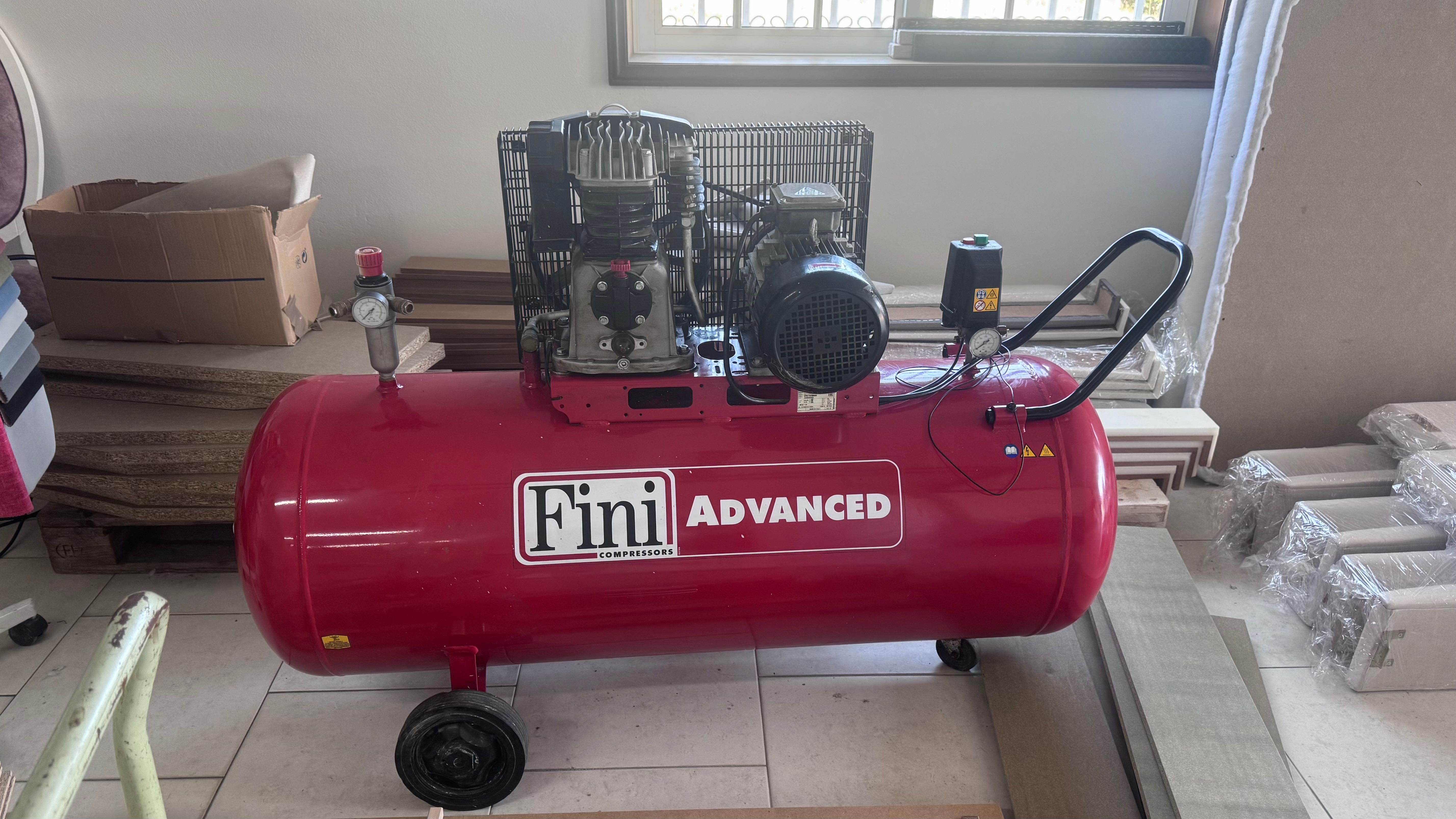 Compressor como novo trifássico de 5.5 cavalos   a um preço incrível