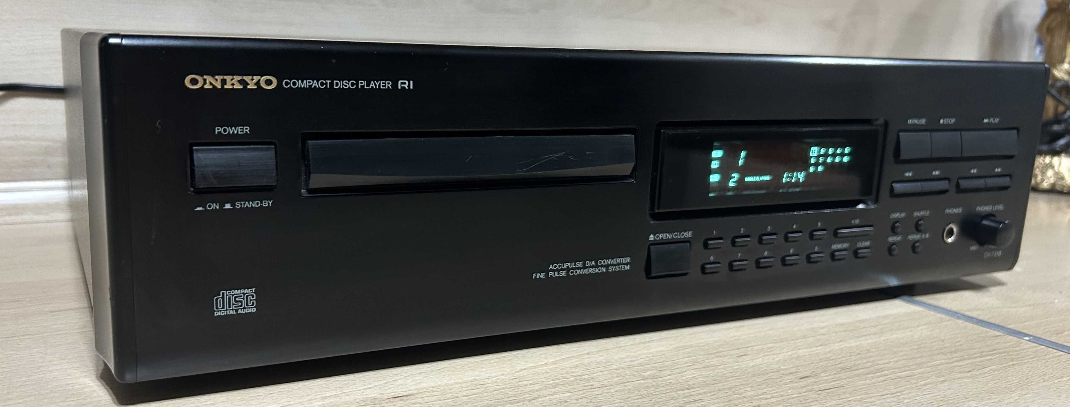 Odtwarzacz CD Onkyo DX-7210