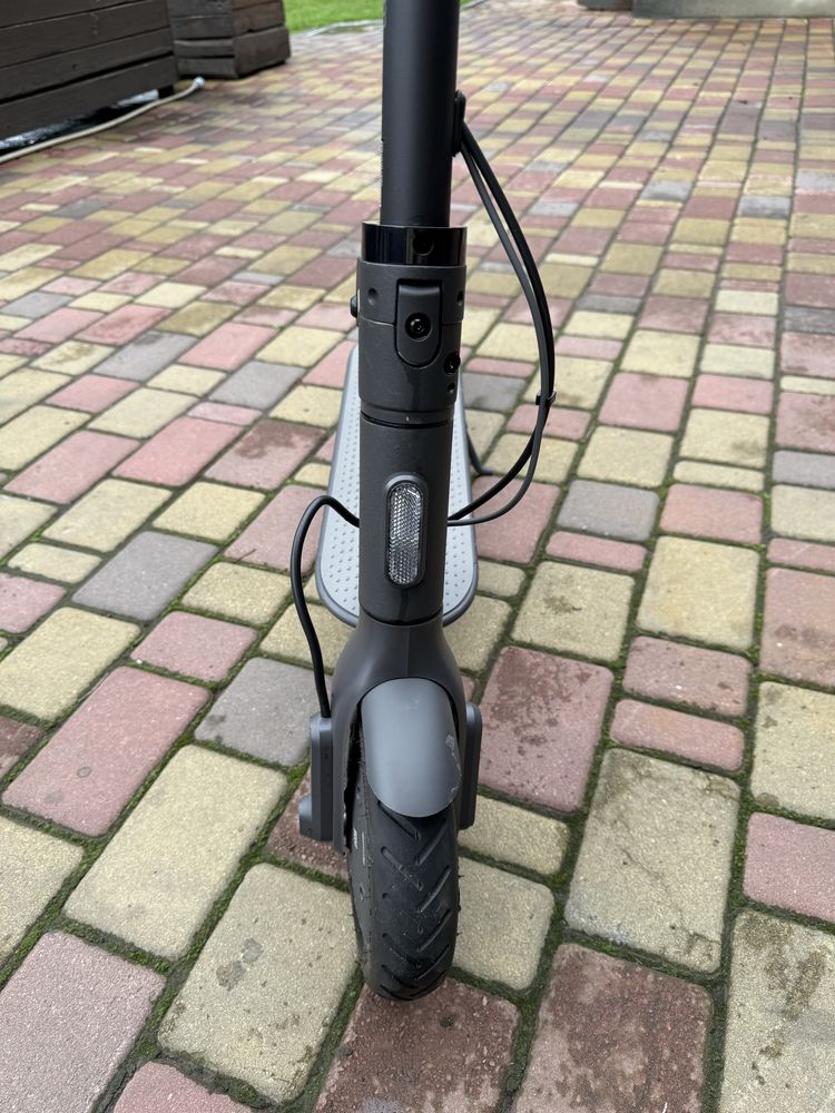 Електросамокат Xiaomi Mi Electric Scooter Essential 2021