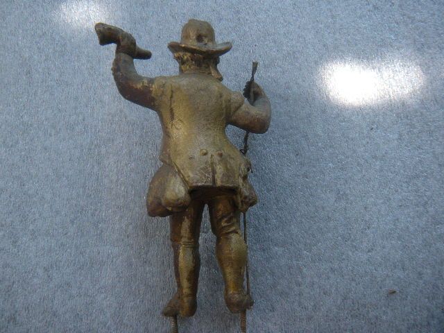 stara figurka zegar mechaniczny stojący wiszący kominkowy statua brąz