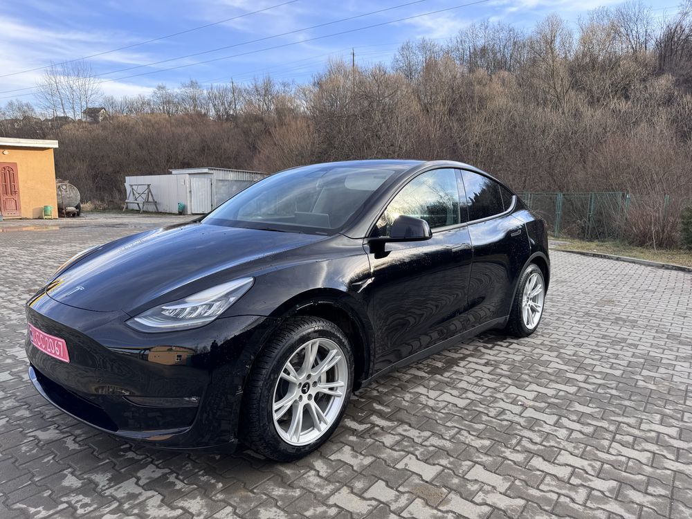 Tesla Model Y long range dualmotor 7 місць