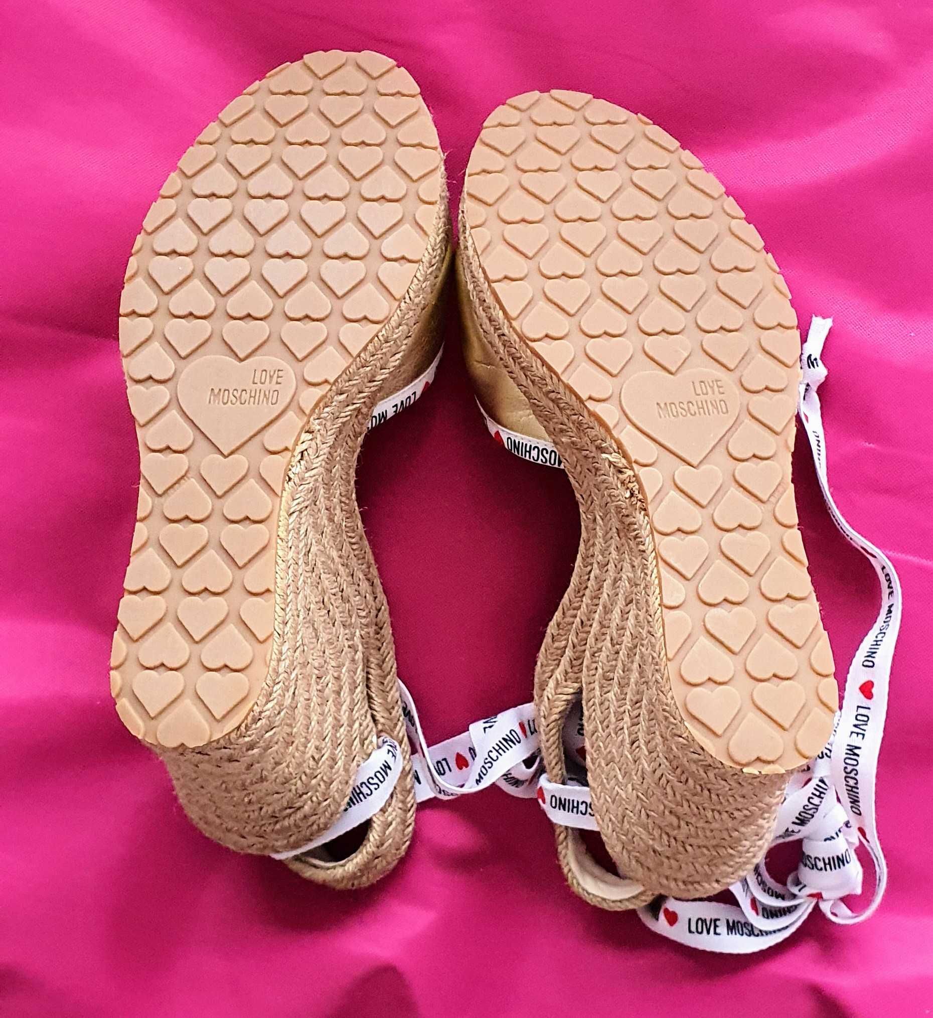 Love Moschino złote sandały espadryle koturny wstążki skóra gold