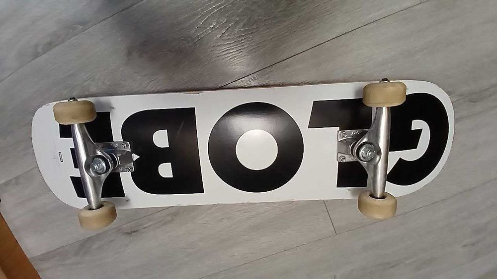 Скейтборд класичний Globe G0 Fubar білого кольору, розмір дошки 8