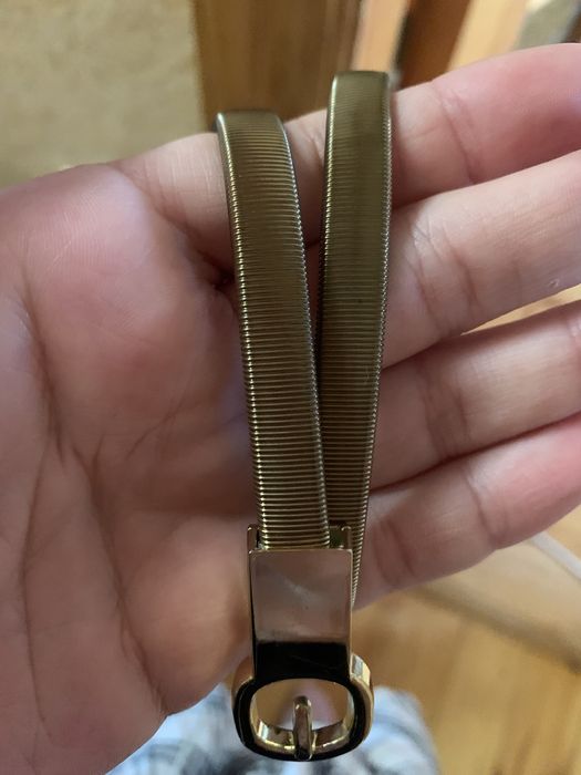 Сукня кольору електро