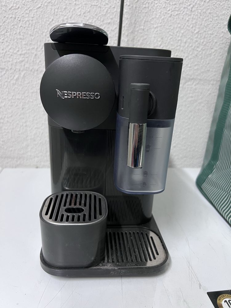 Maquina nespresso Latissima