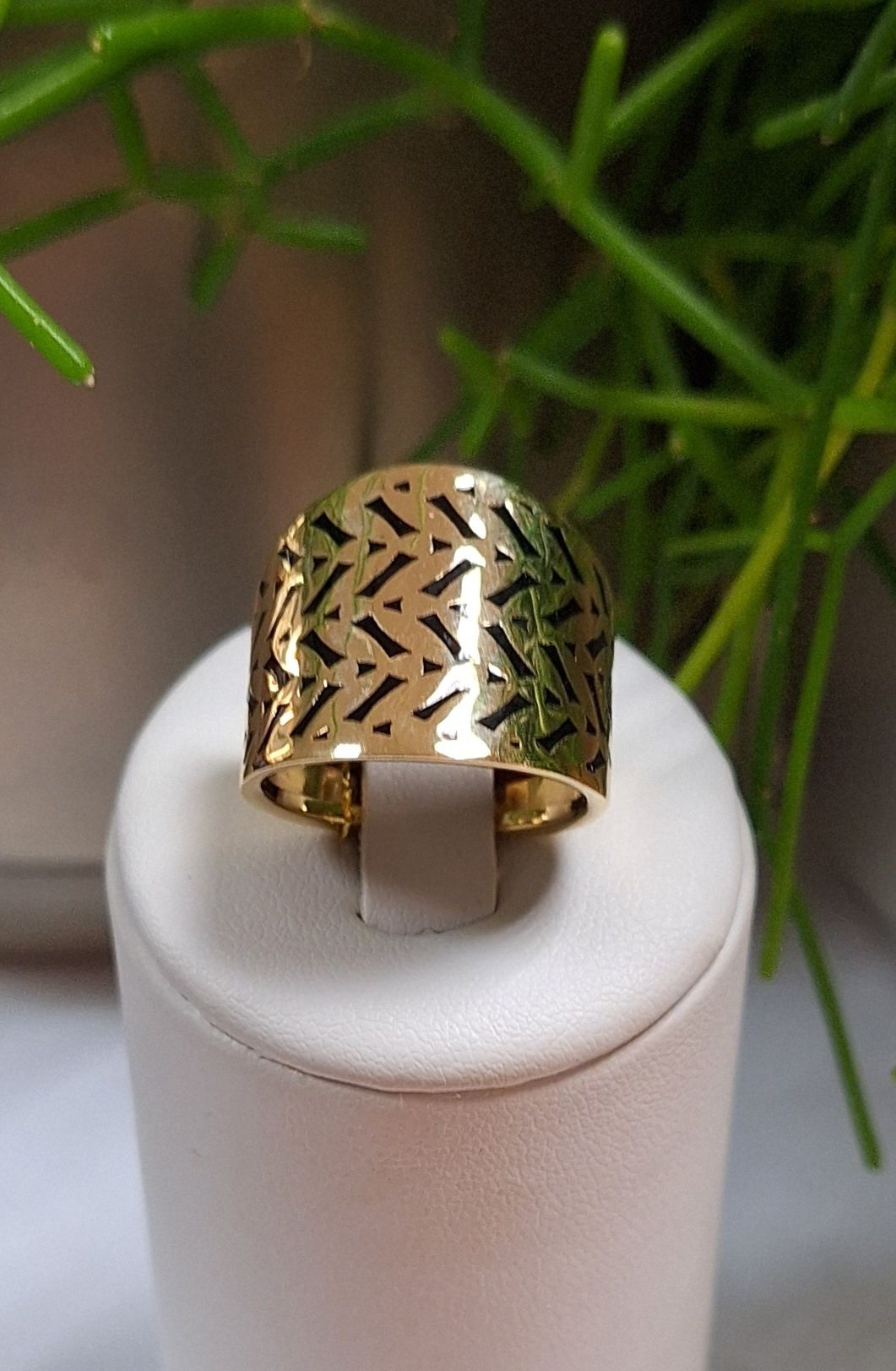Złoty pierścionek 585 szeroki z ażurowym wzorem r 18