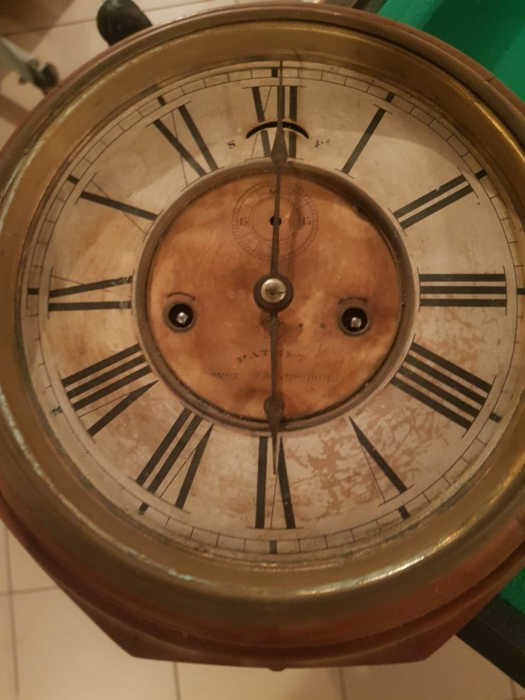 Stary zegar ścienny octagon circa
