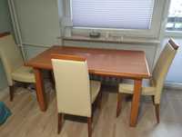 Stół z trzema skórzanymi krzesłami