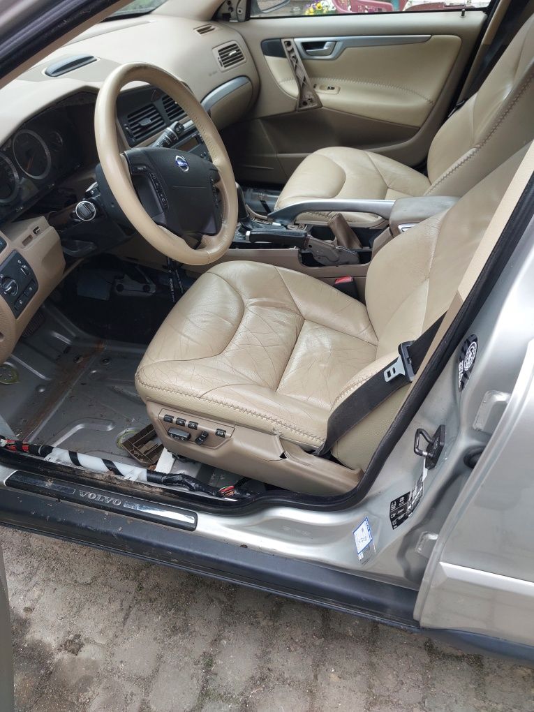 Komplet Foteli do V70 II  XC70 I lift 05-07 kolor beżowy
