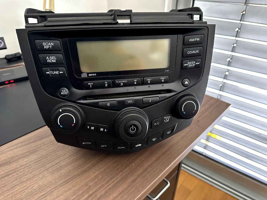 Rádio e controlo A/C Honda Accord CL7 (2003 a 2007)