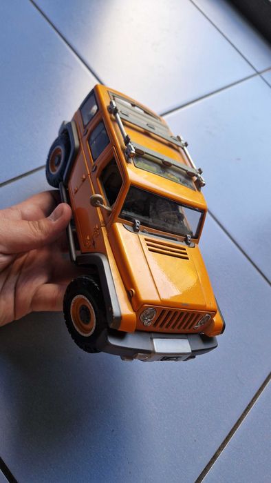 Model samochodu Jeep 1:18 cały z metalu kolekcjonerski