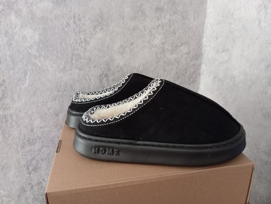 Угги-тапки, размер 40-41

Новые, лёгкие и тёплые, хорошего качества.
Д