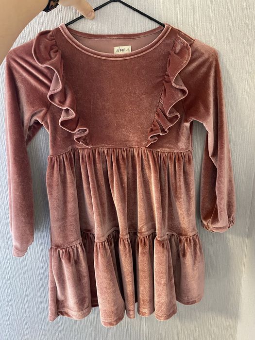 Святкові сукні 2,3,4,5,6 рочків