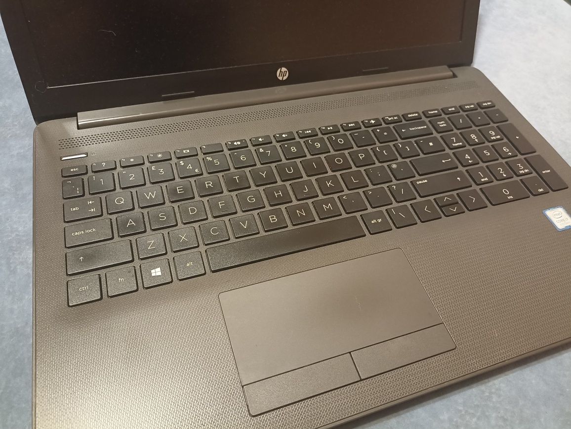 Продам ноутбук hp 250 g7 i7-8565U 8gb ddr4 ssd 250gb