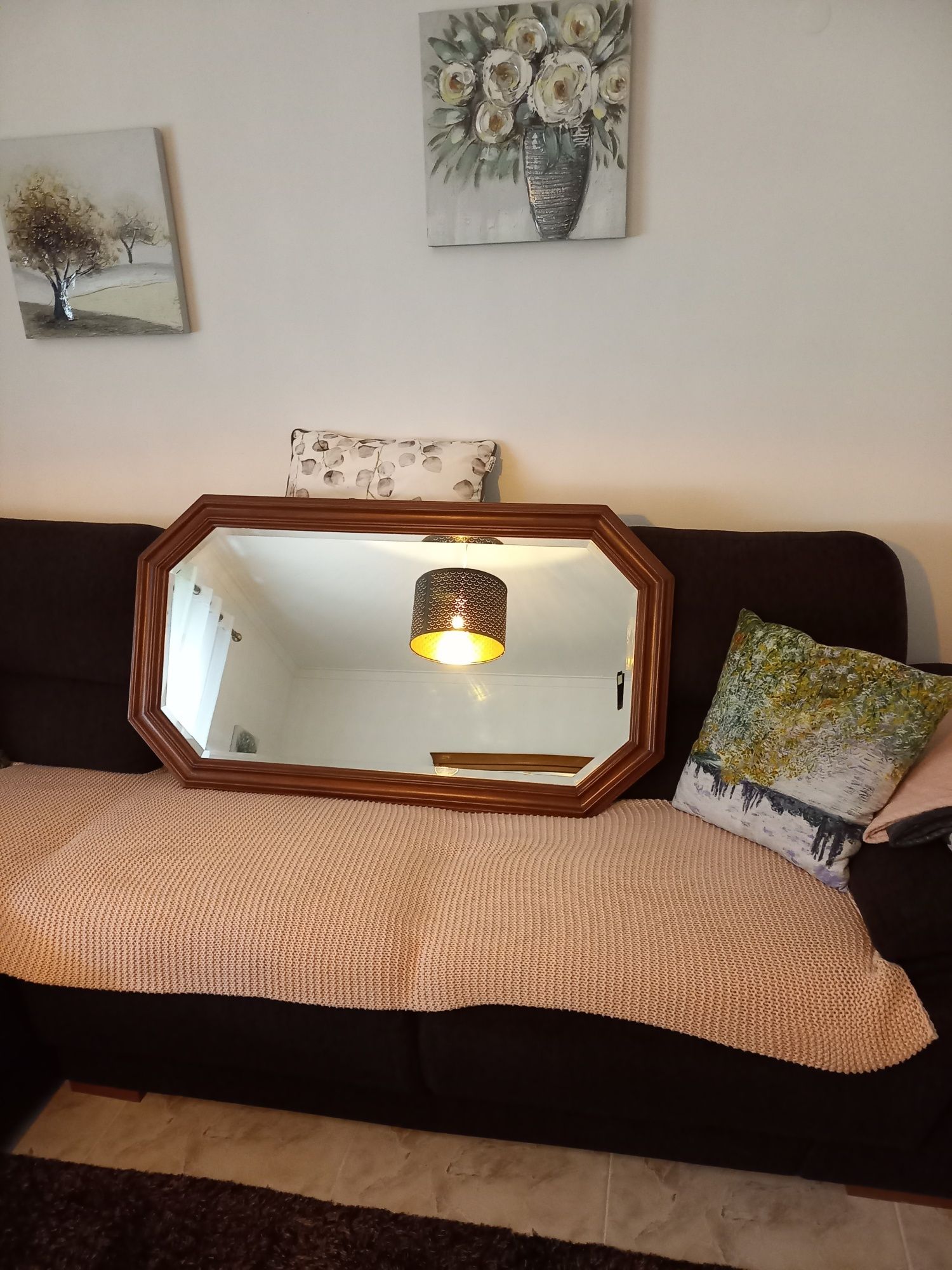 Vendo  espelho  de sala com moldura  em madeira de mogno maciça