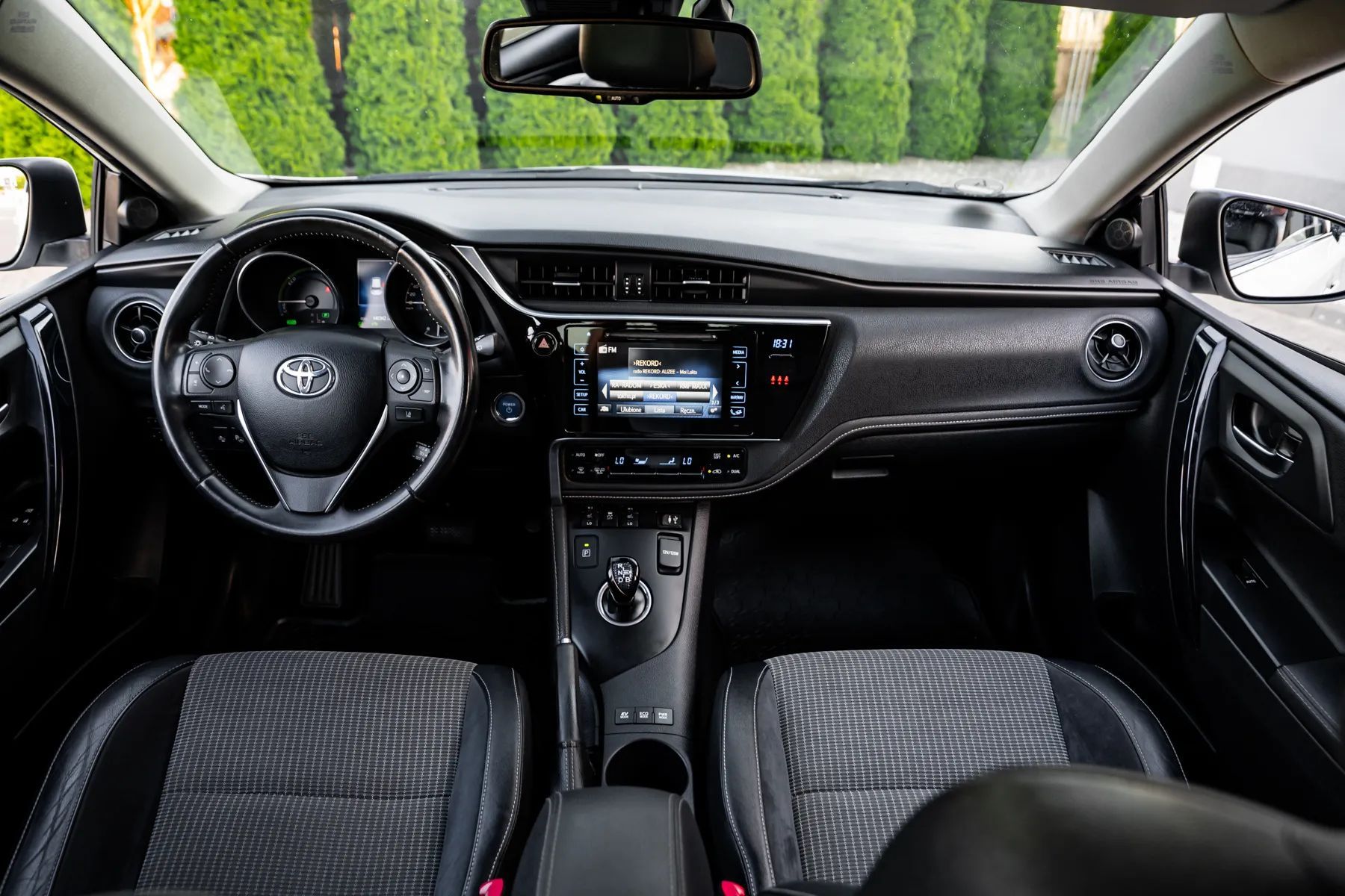 Toyota Auris 1,8 HYBRYDA Sprowadzony Zarejestrowana BEZWYPADKOWA