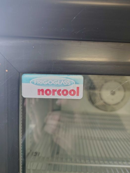 Холодильна вітрина шкаф