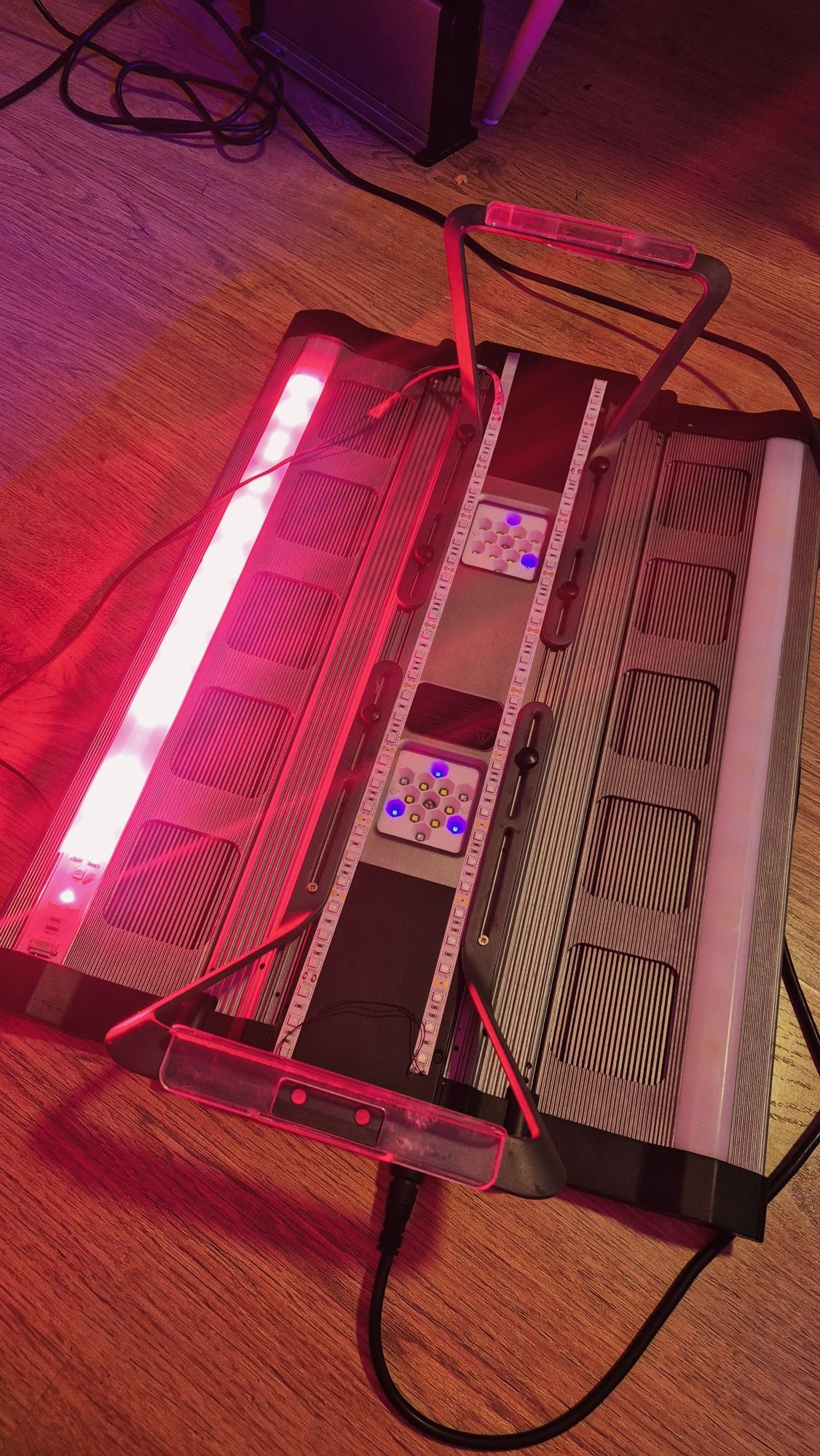 Lampa LED Maxspect Recurve R6- 060 160W do akwarium morskiego
https://