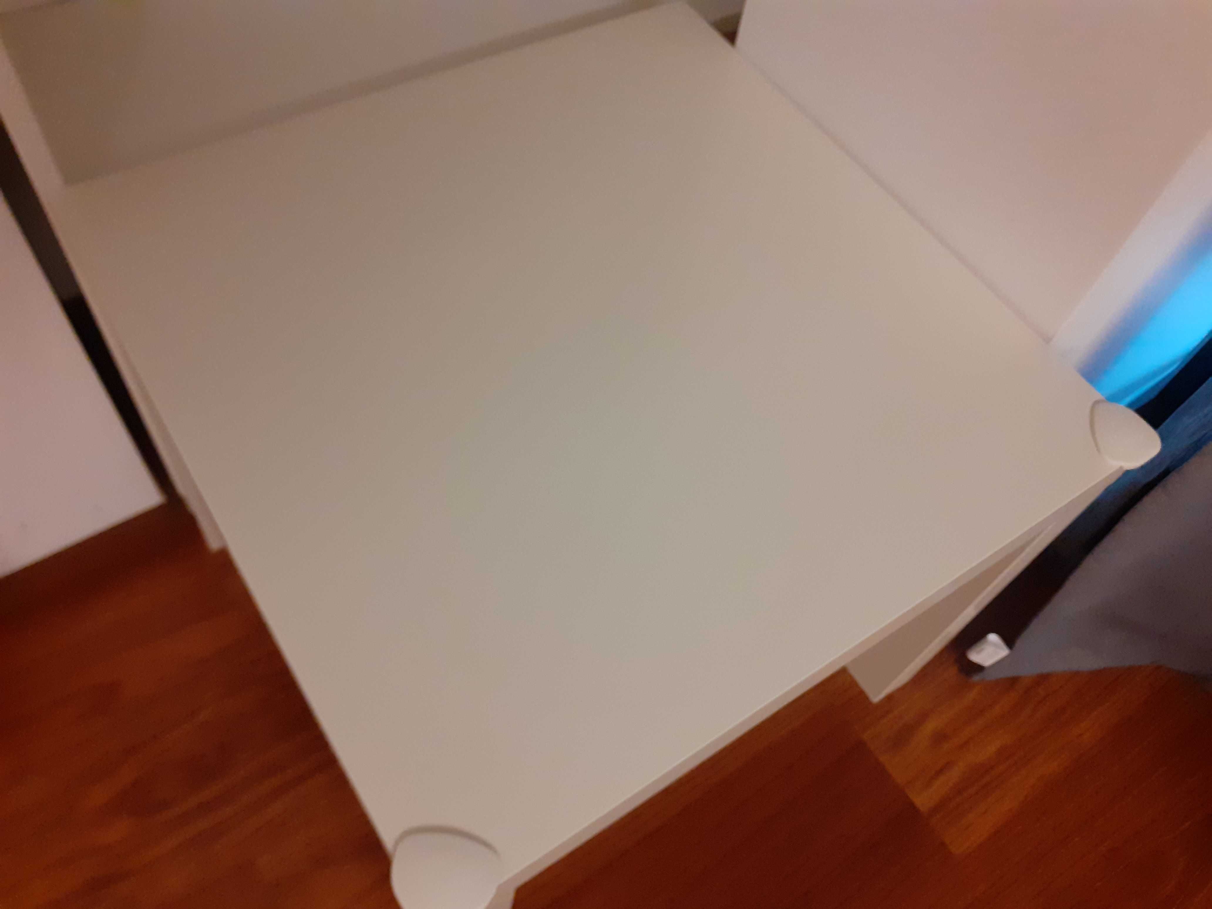 2 Mesas de Apoio / Centro IKEA