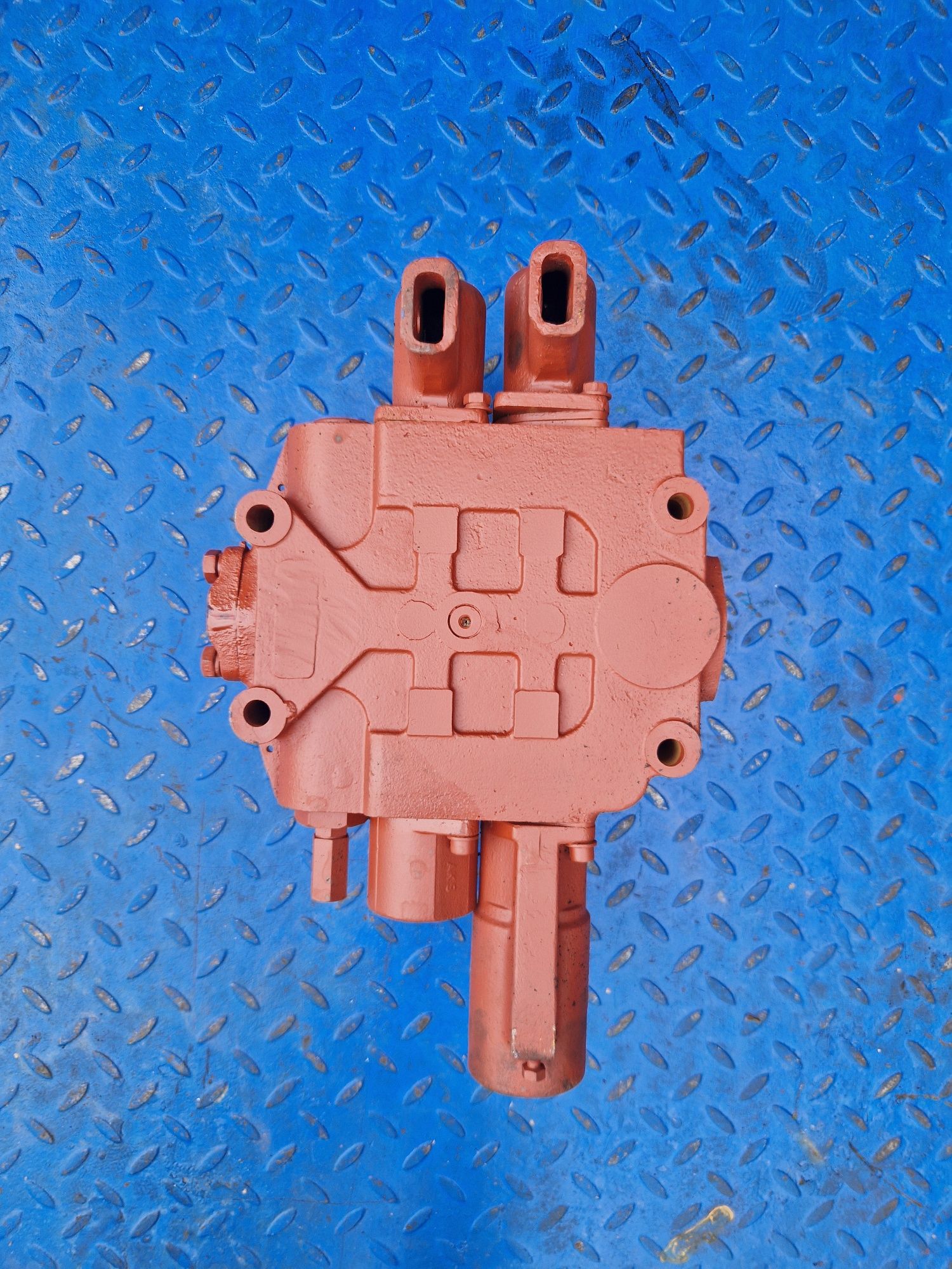 Rozdzielacz hydrauliczny Fadroma Ł-200 Ł-201 Ł-220