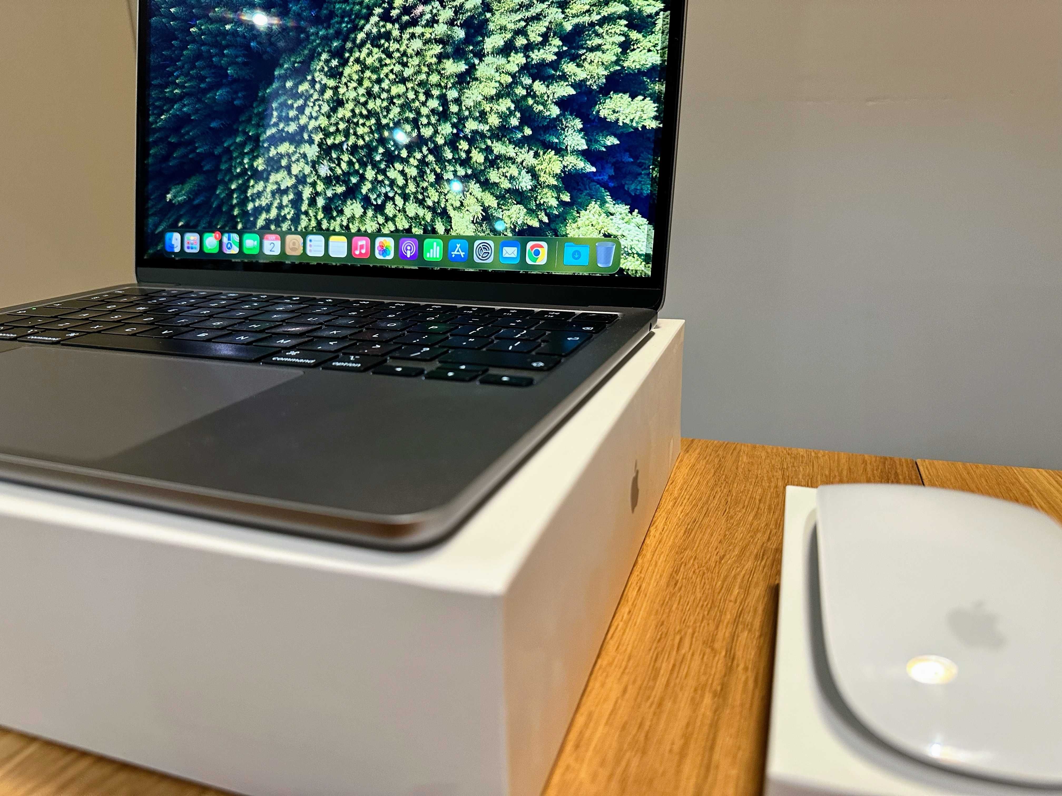 APPLE MacBook Air M2 (2022) 256GB SSD + Magic Mouse + HDMI connector