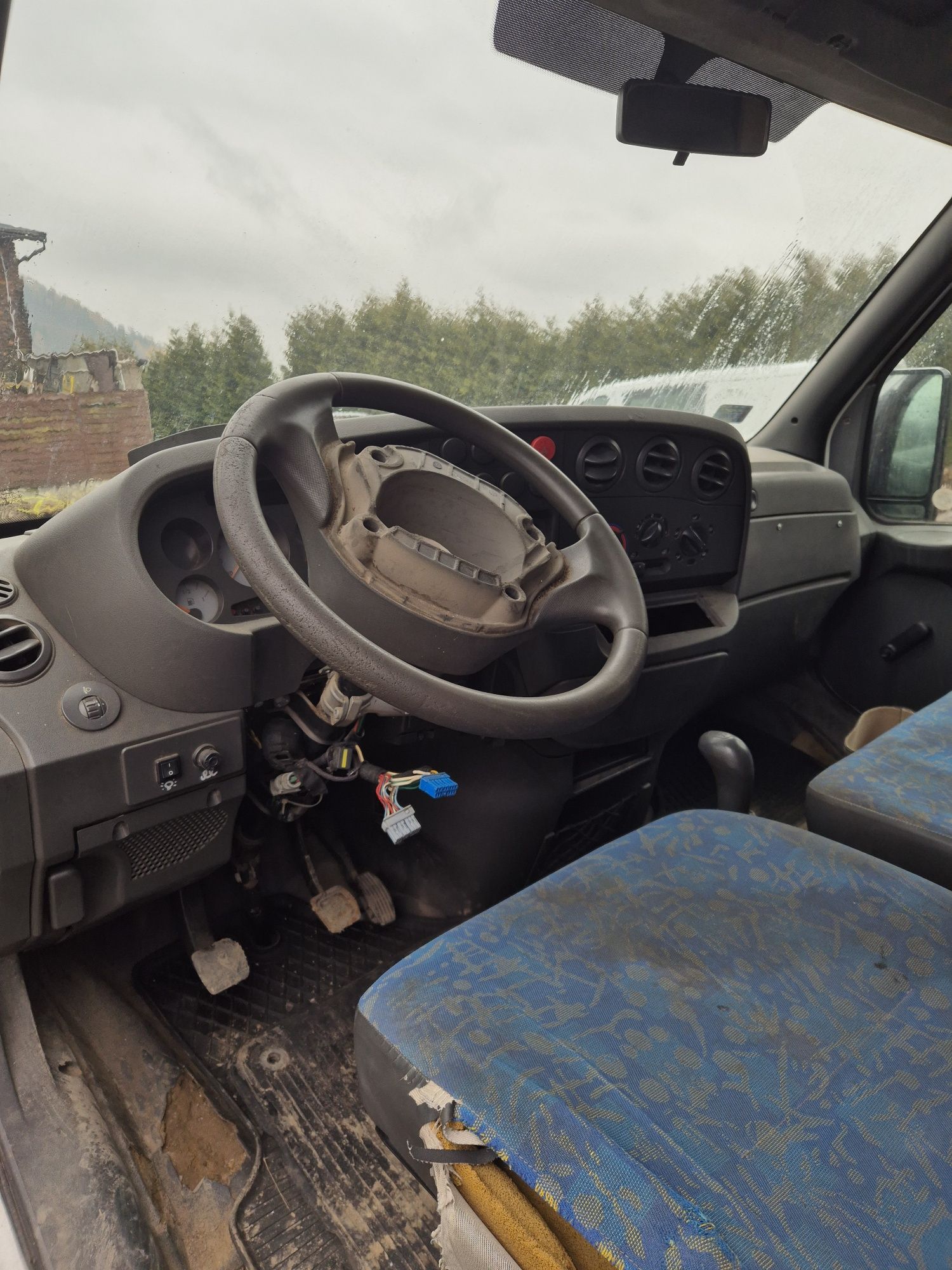 Iveco daili 2000rok sama rama  2.8 pneumatyka  opony 15c