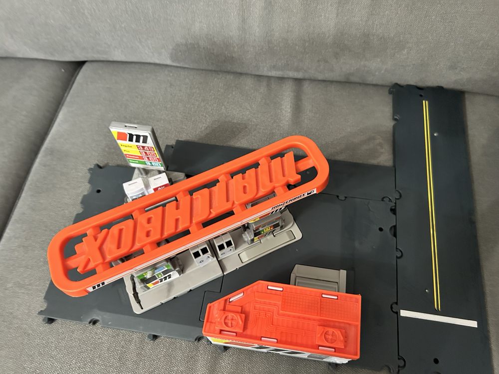 Matchbox stacja paliw dodatkowo droga pas jezdni