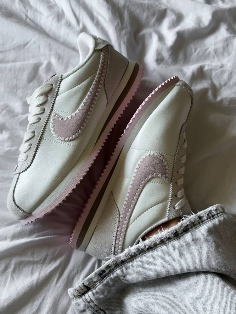 Nike Cortez Valentine's Day кортез білі