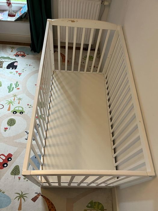 Łóżeczko dziecięce z szufladą i materacem