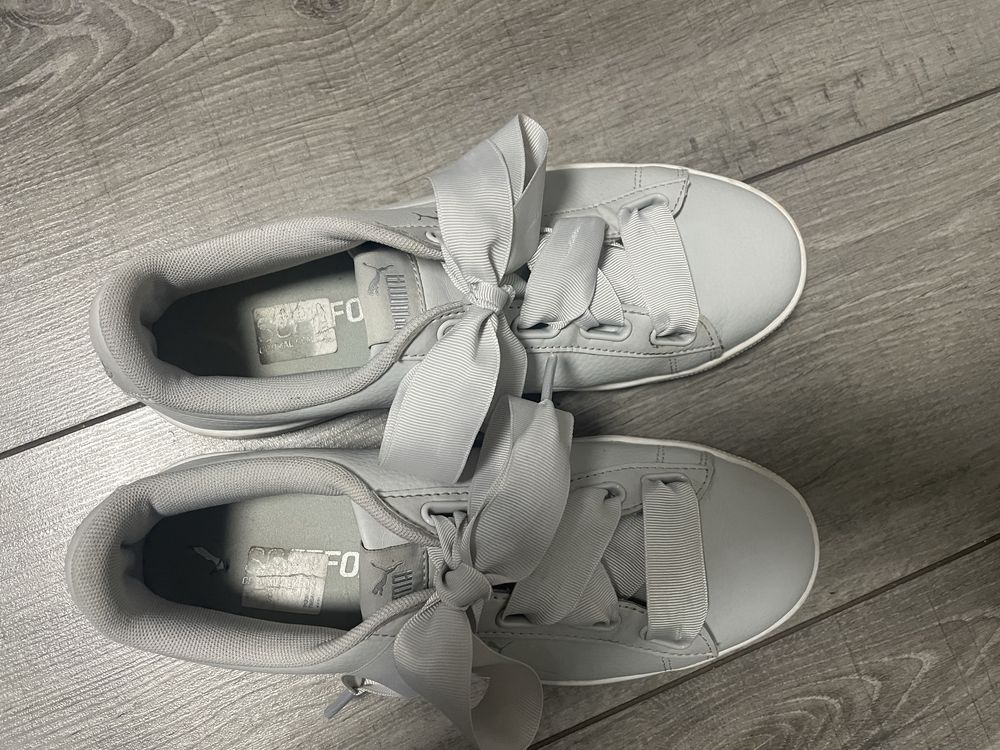Кросівки Puma Vikky v2 Ribbon Core сірі 40 розмір